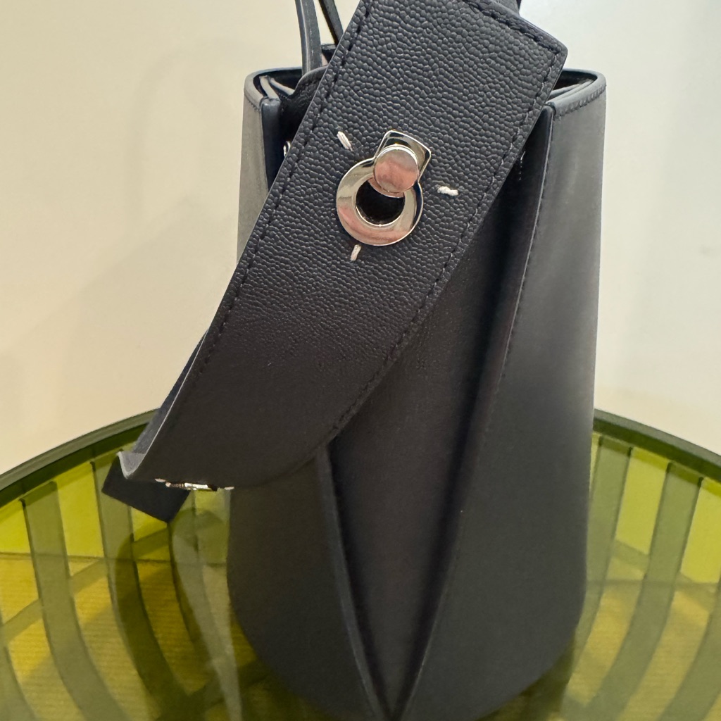 Elegant Black Tote Bag With Wallet — image 3 of 8